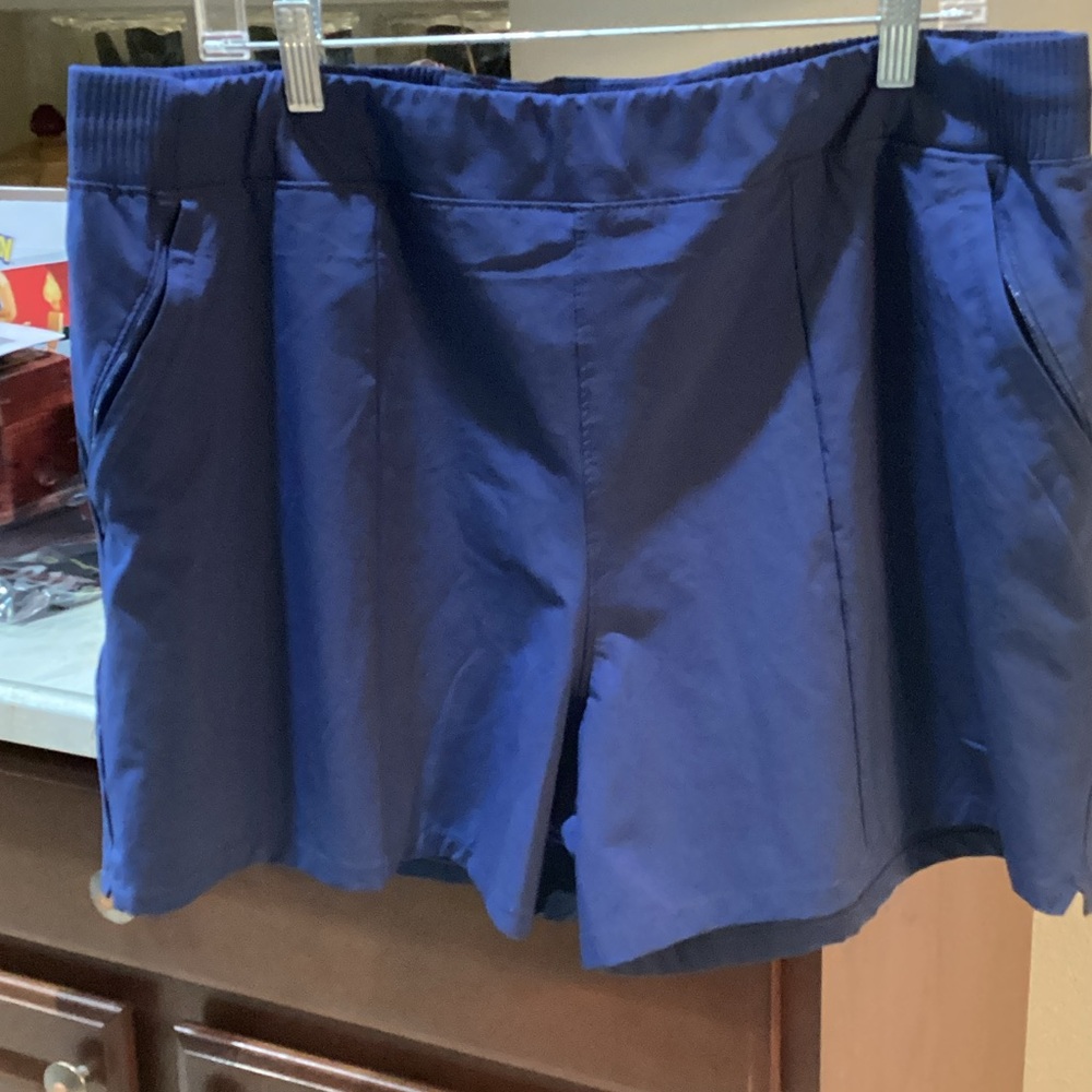 Women’s Size XL Navy Columbia PFG Fishing Shorts w/ drawstring